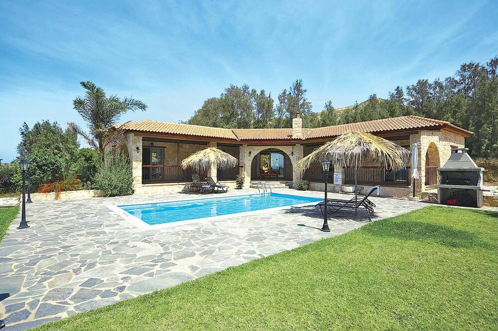 Photo of Outdoor in Pomos