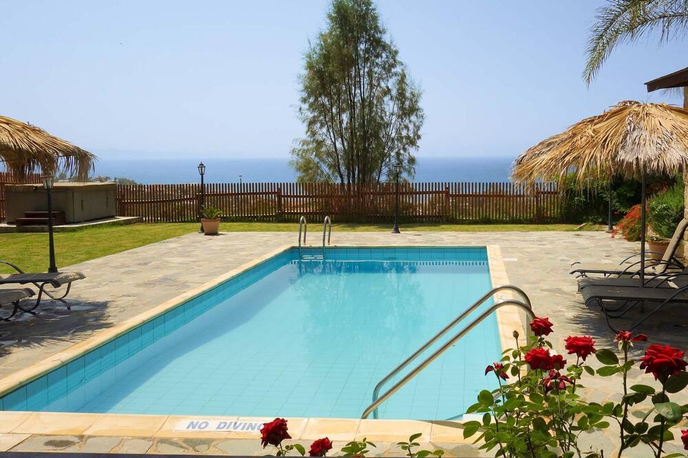 Photo of Outdoor in Pomos