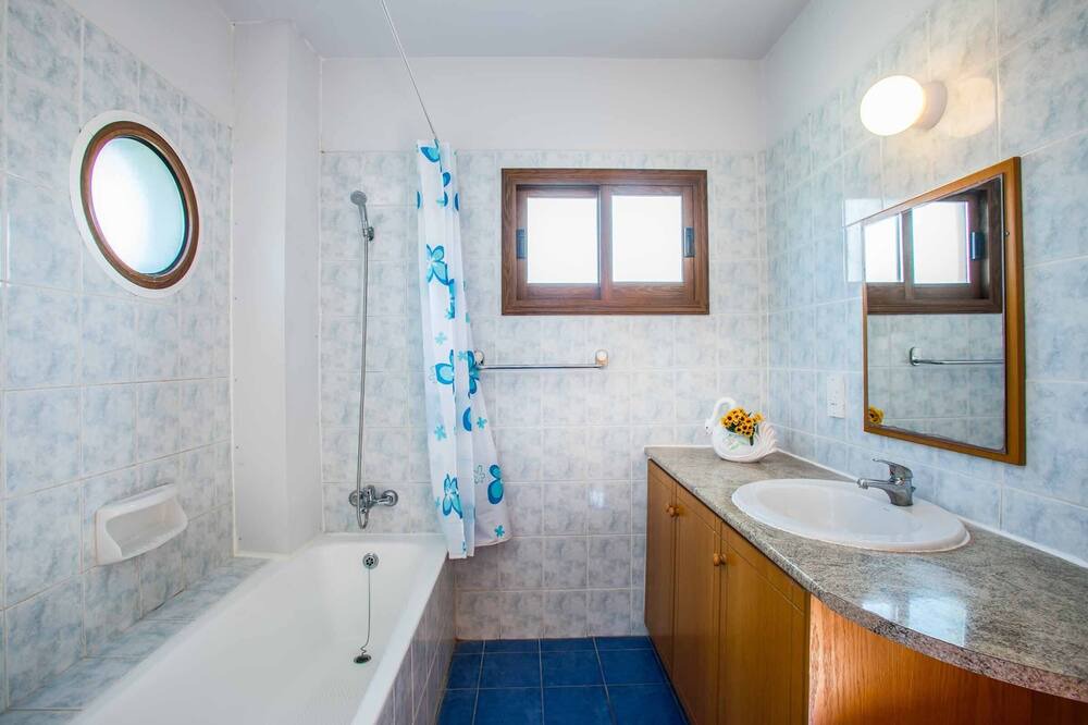 Photo of Bathroom in Polis