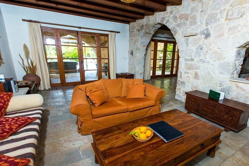 Photo of Livingroom in Miliou
