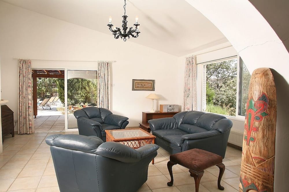 Photo of Livingroom in Miliou