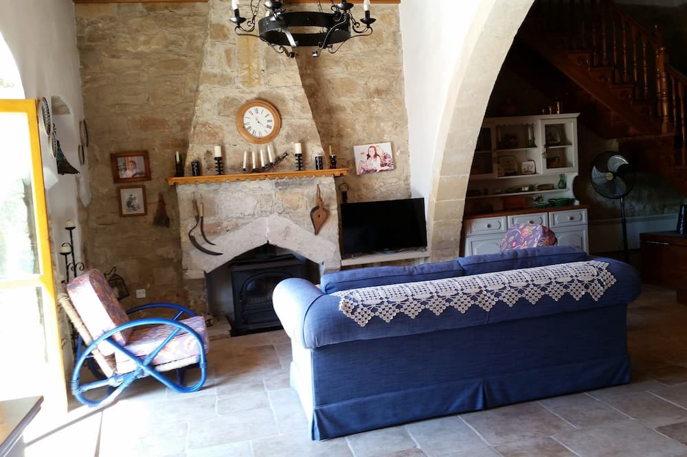 Photo of Livingroom in Anogyra