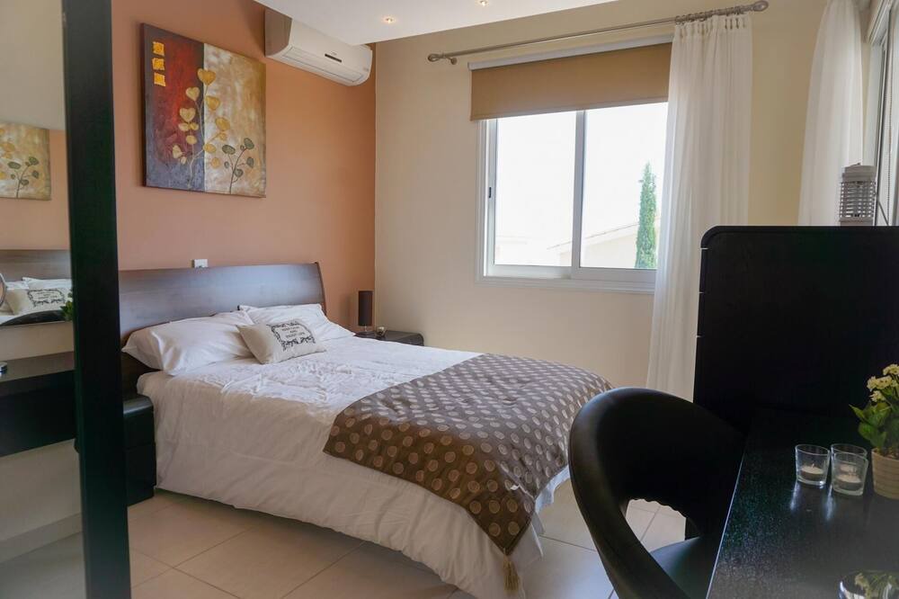 Photo of Bedroom in Peyia Town