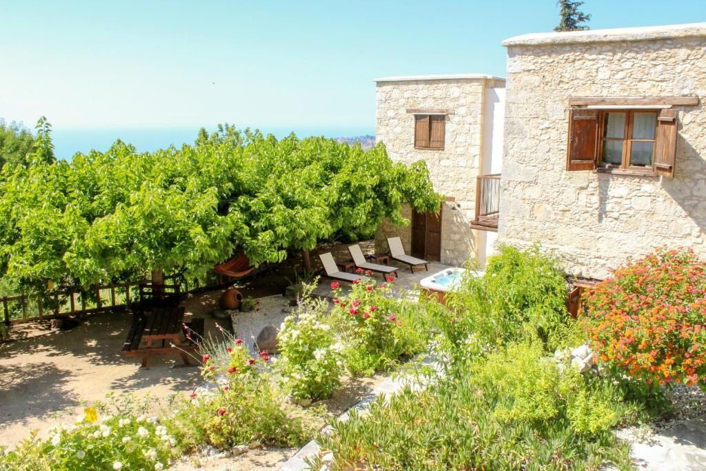 Photo of Outdoor in Lysos