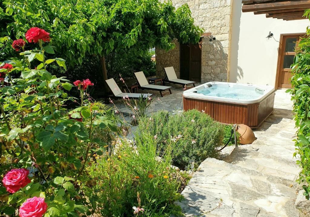 Photo of Outdoor in Lysos