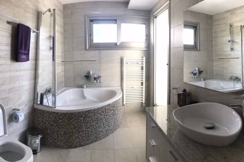 Photo of Bathroom in Kalo Chorio