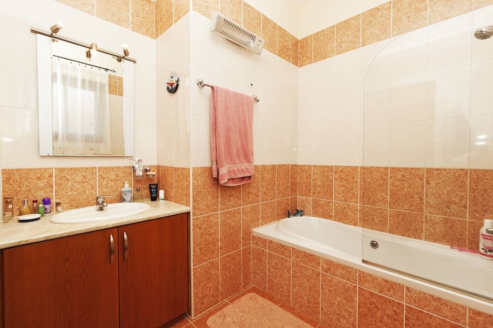 Photo of Bathroom in Ineia