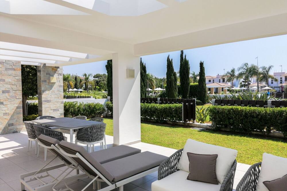 Photo of Patio Balcony in Mazotos