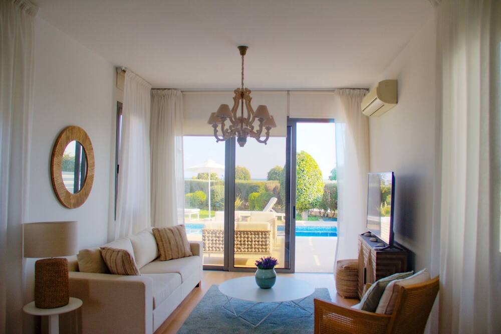 Photo of Livingroom in Mazotos