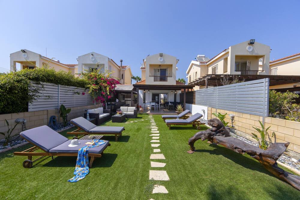 Photo of Outdoor in Meneou