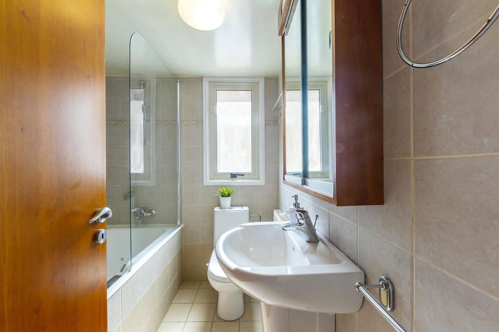 Photo of Bathroom in Meneou