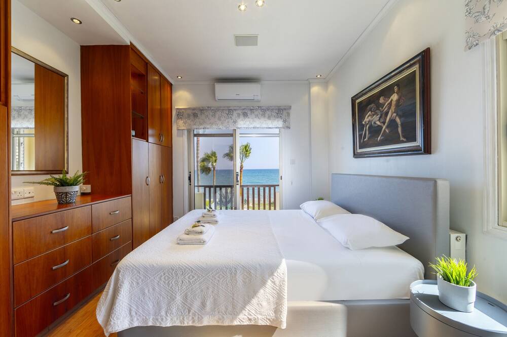 Photo of Bedroom in Meneou