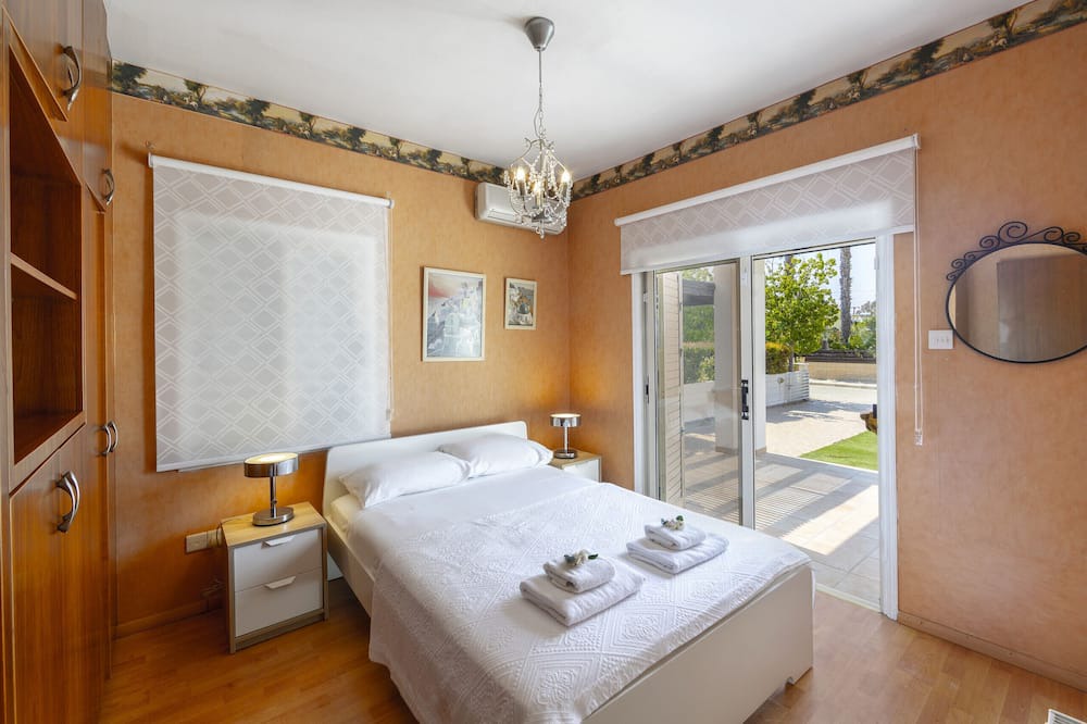 Photo of Bedroom in Meneou