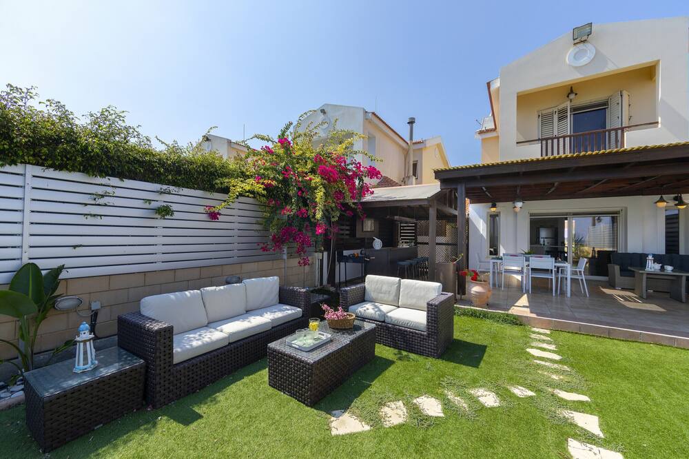 Photo of Outdoor in Meneou
