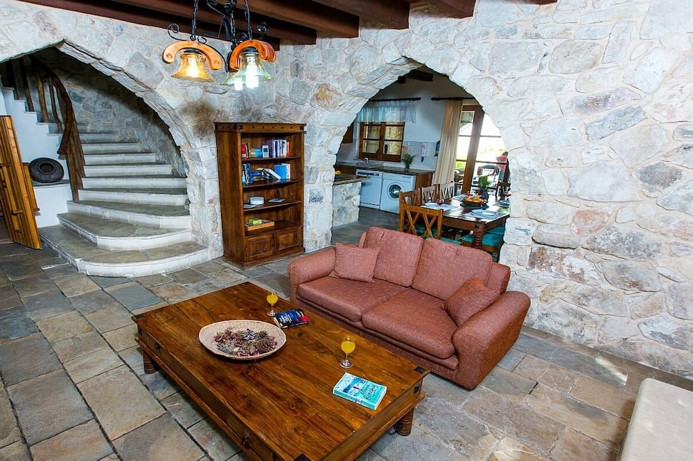 Photo of Livingroom in Miliou
