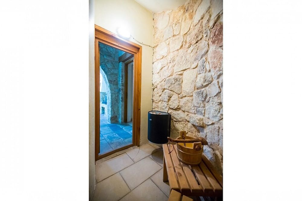 Photo of Bedroom in Miliou