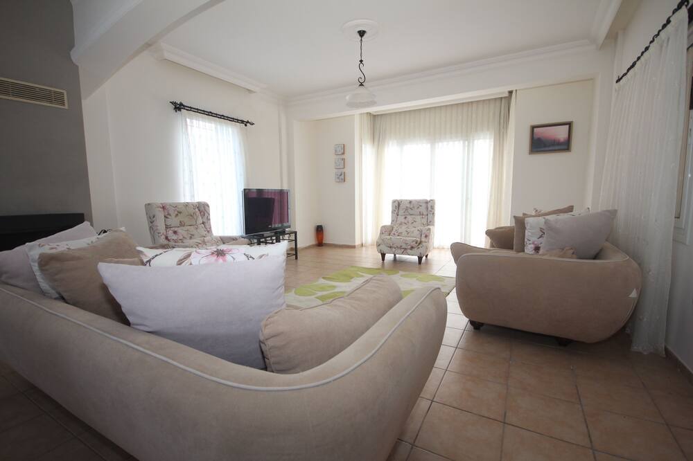 Photo of Livingroom in Kyrenia