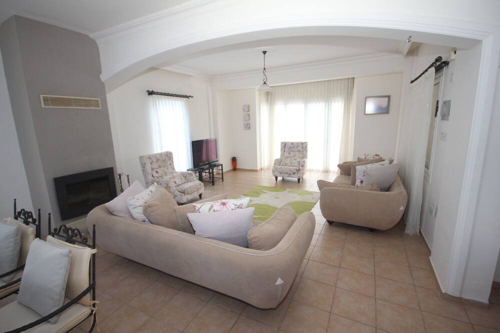 Photo of Livingroom in Kyrenia