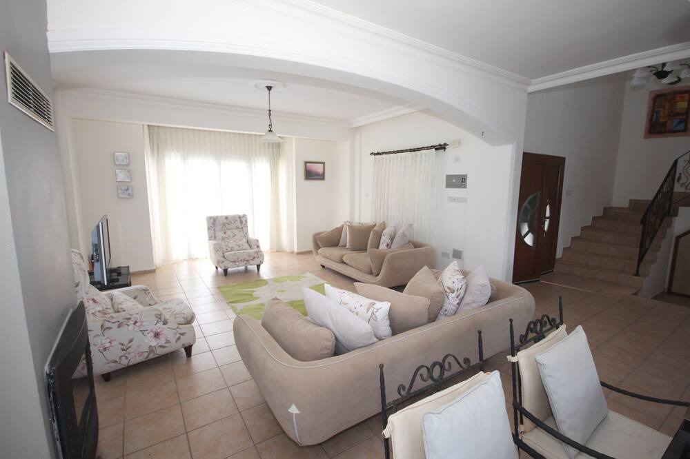 Photo of Livingroom in Kyrenia