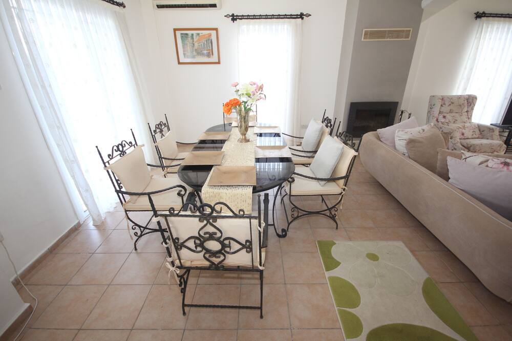 Photo of Livingroom in Kyrenia