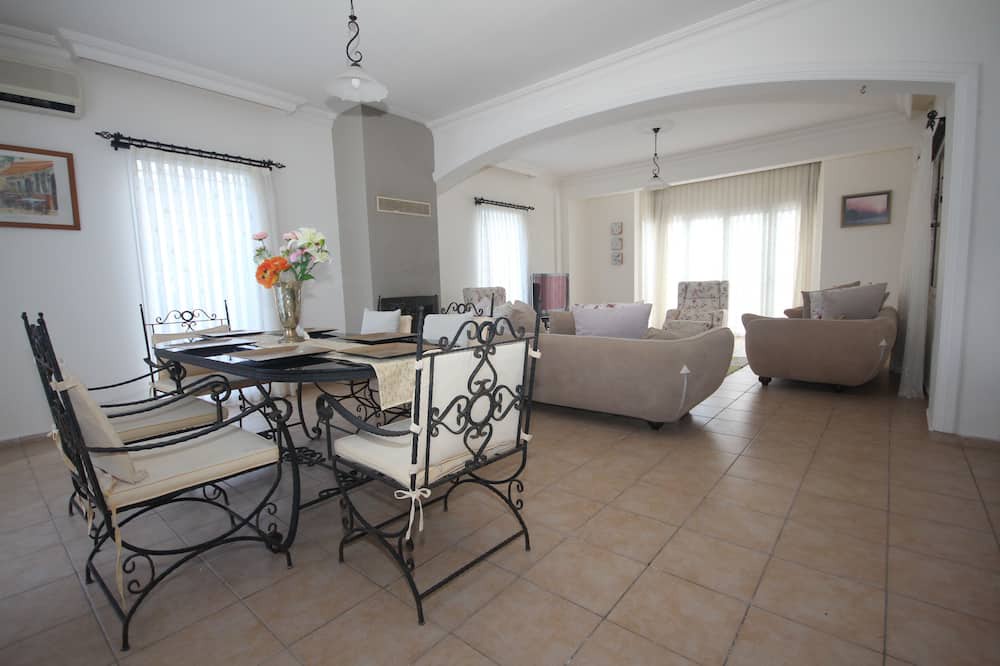 Photo of Livingroom in Kyrenia