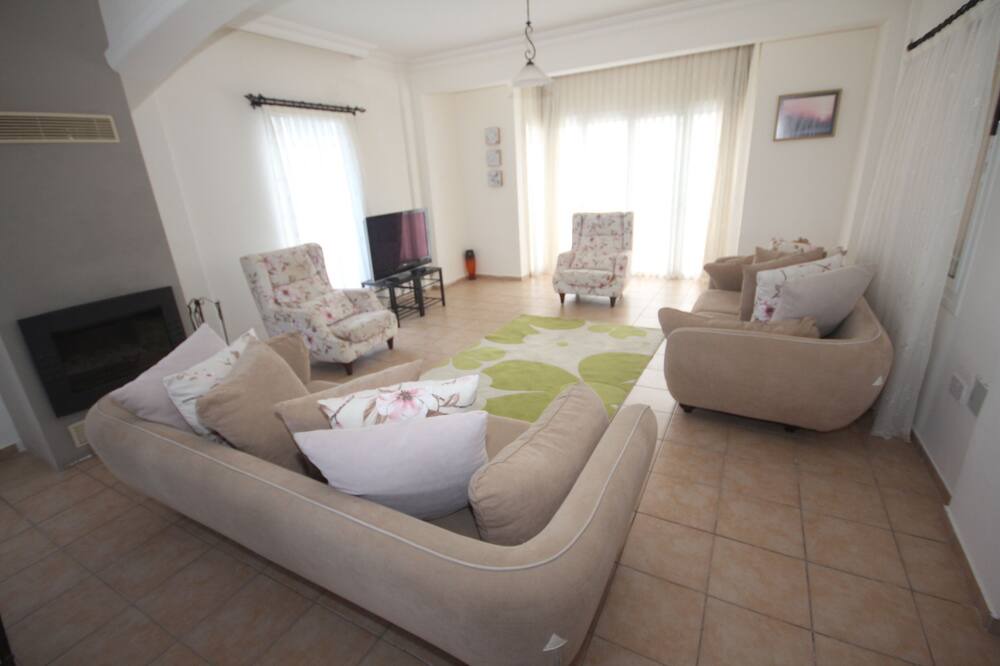 Photo of Livingroom in Kyrenia