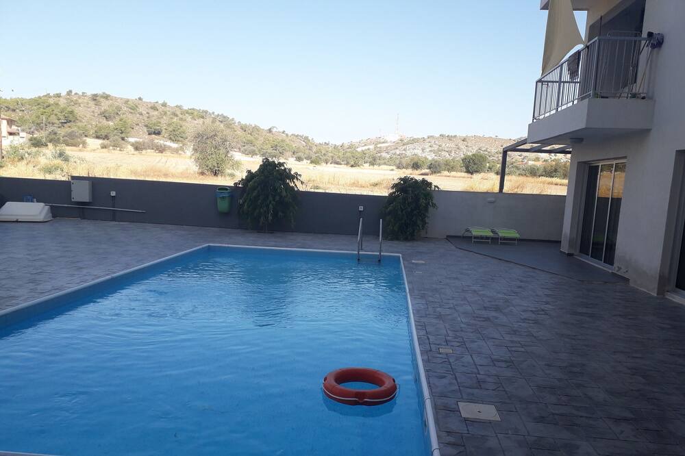 Photo of Outdoor in Alethriko