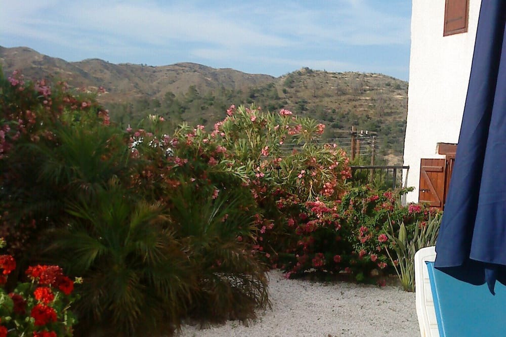 Photo of Outdoor in Akapnou