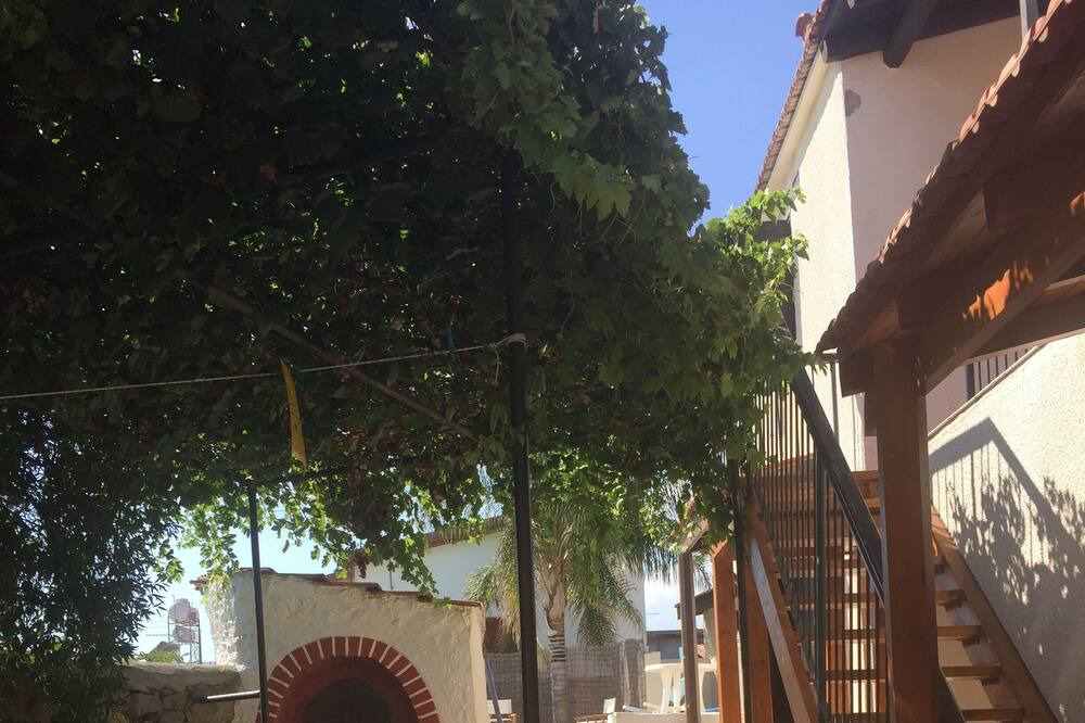 Photo of Outdoor in Akapnou