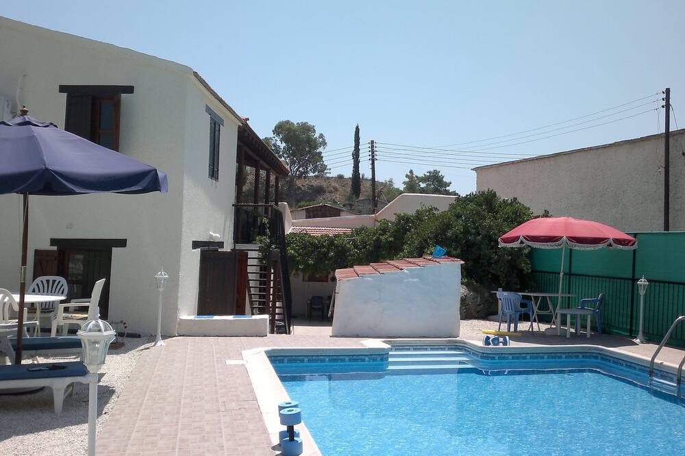 Photo of Outdoor in Akapnou