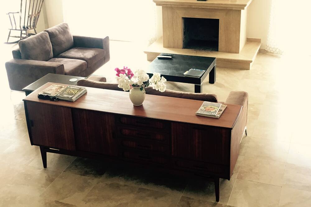 Photo of Livingroom in Kyrenia