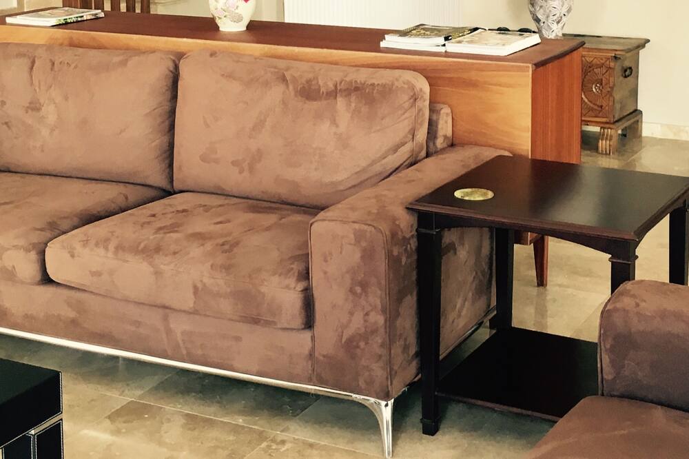 Photo of Livingroom in Kyrenia