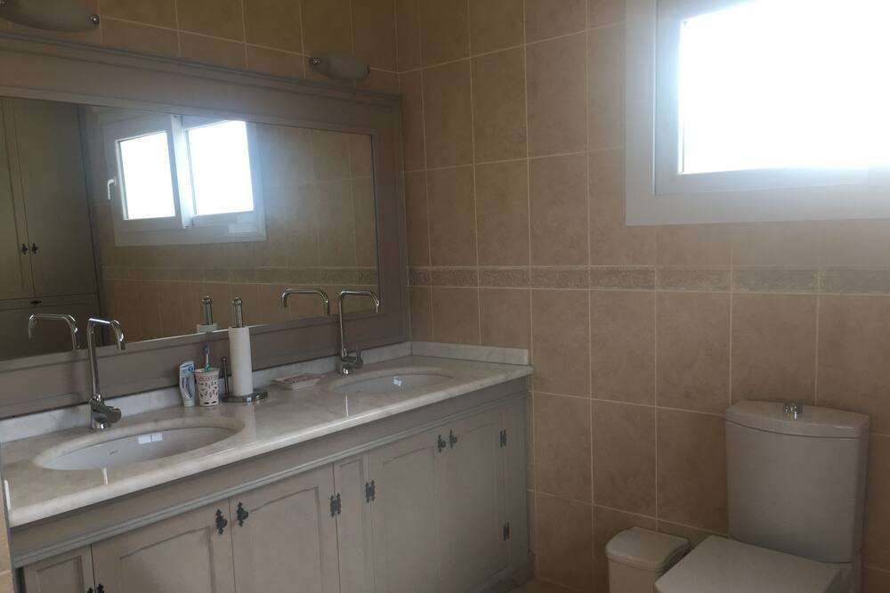 Photo of Bathroom in Kyrenia