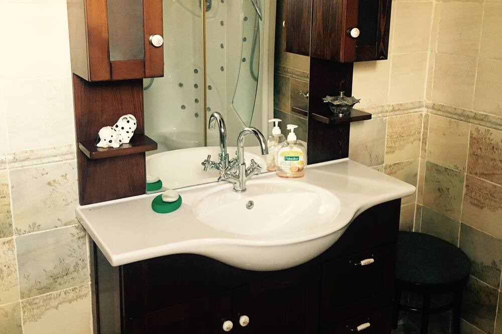 Photo of Bathroom in Kyrenia