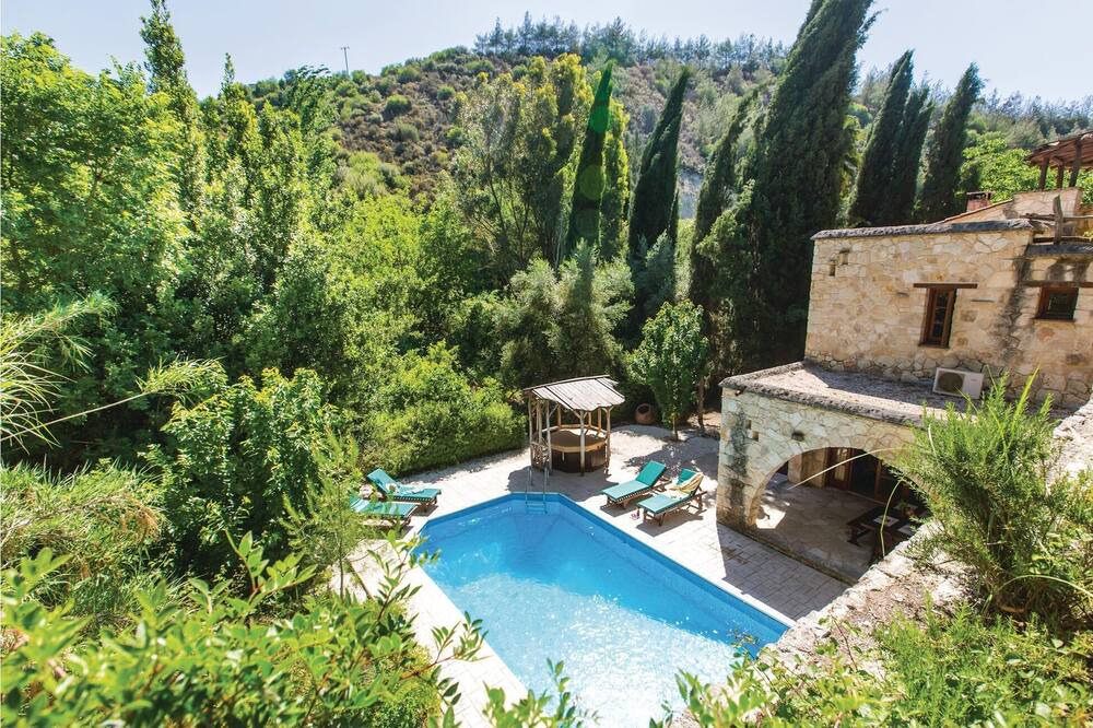 Photo of Outdoor in Miliou