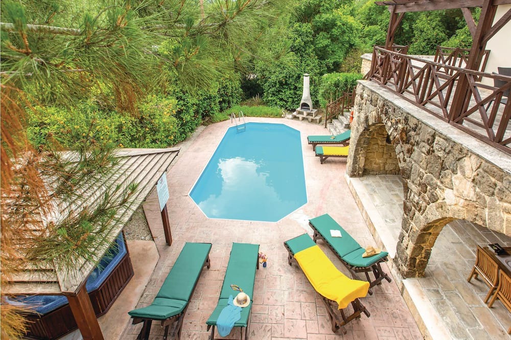 Photo of Outdoor in Miliou