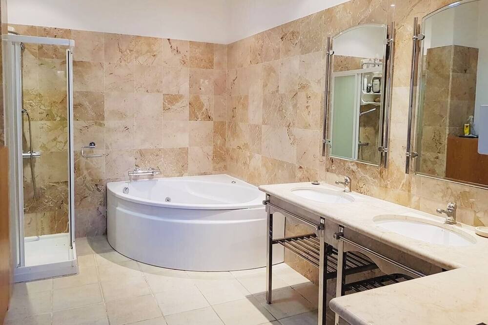 Photo of Bathroom in Koloni
