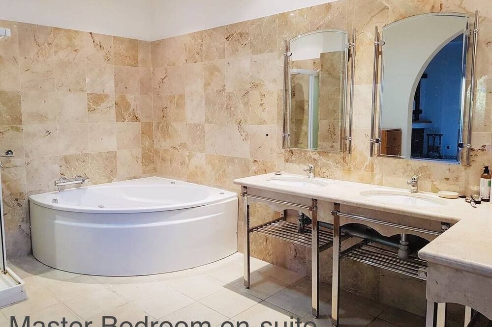 Photo of Bathroom in Koloni