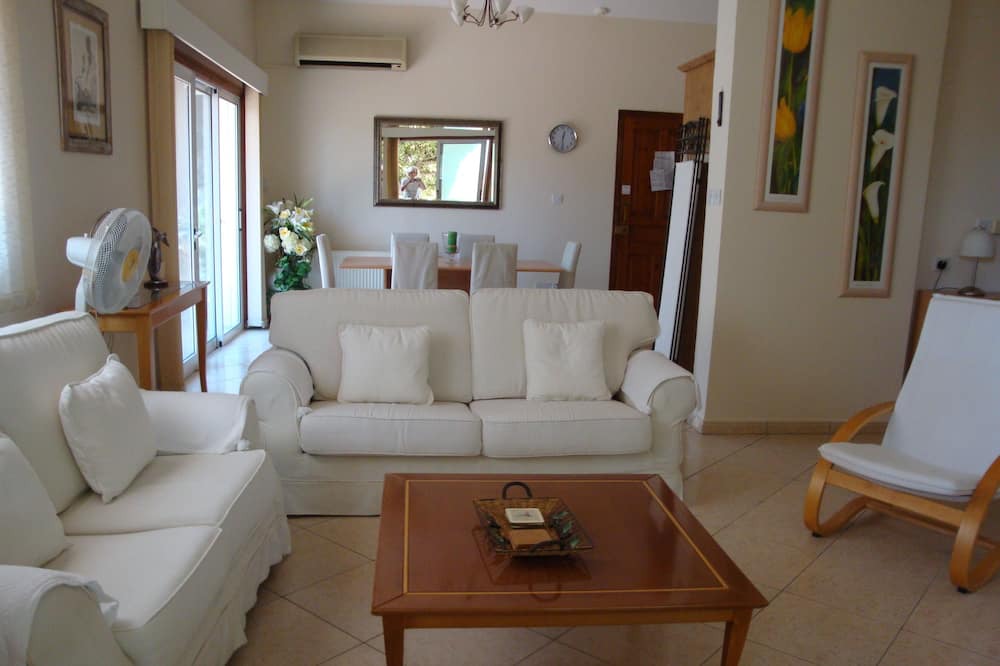 Photo of Livingroom in Pissouri