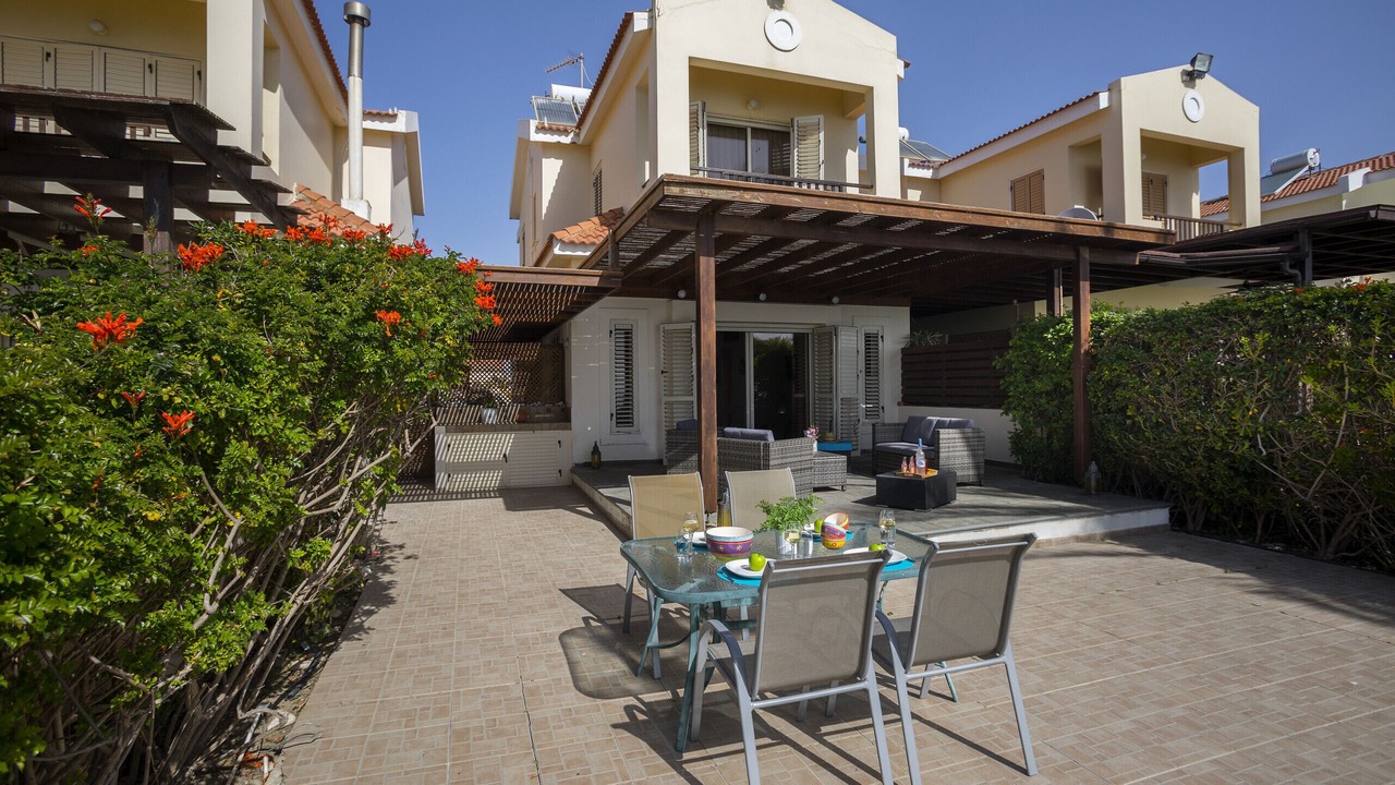 Photo of Outdoor in Meneou
