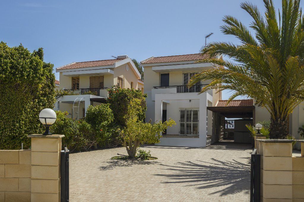 Photo of Outdoor in Meneou