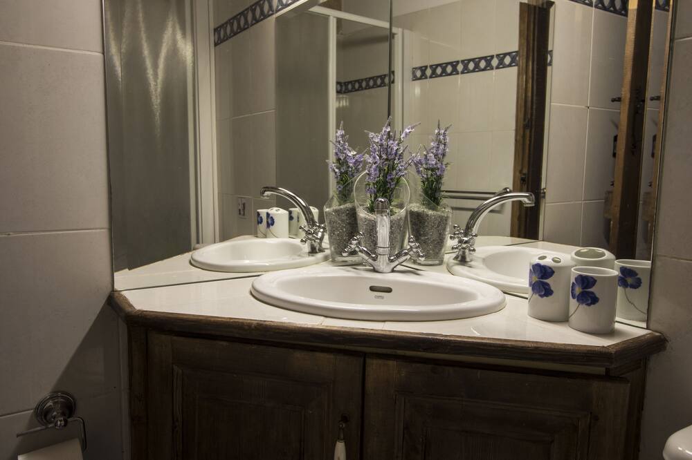 Photo of Bathroom in Agios Therapon