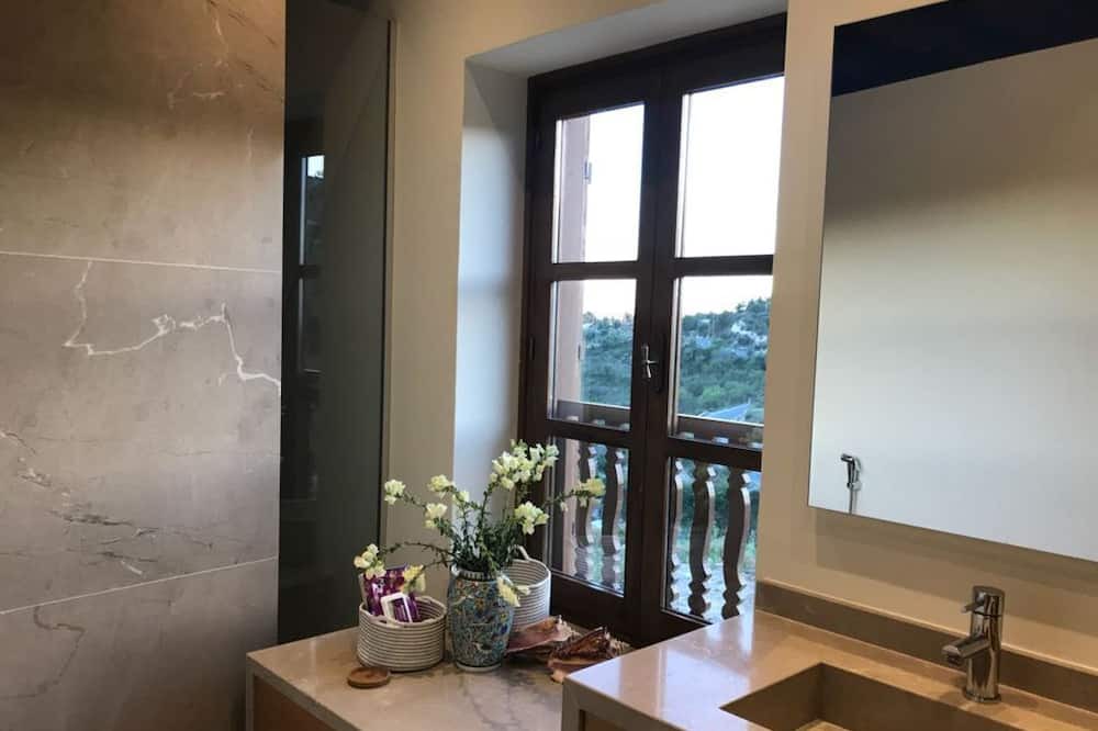 Photo of Bathroom in Vouni