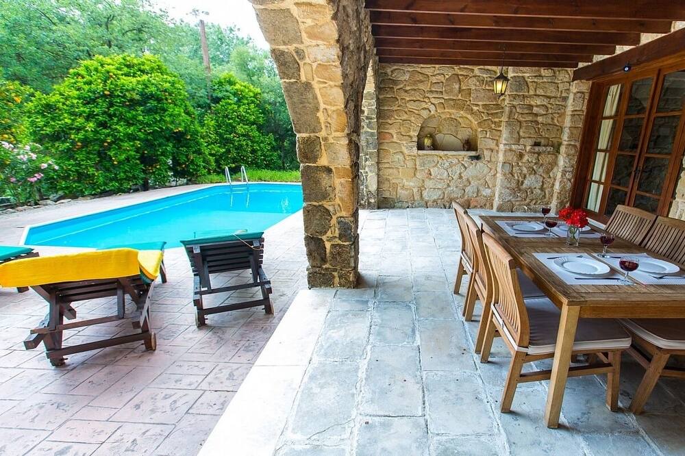 Photo of Patio Balcony in Miliou