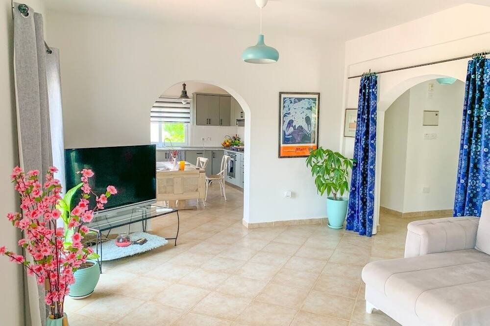 Photo of Livingroom in Kyrenia District