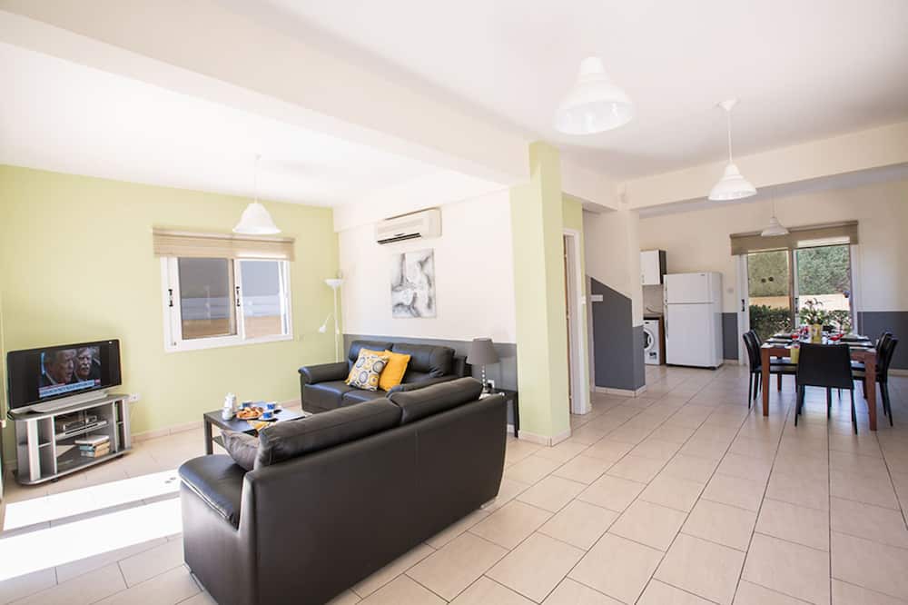 Photo of Livingroom in Ayia Thekla