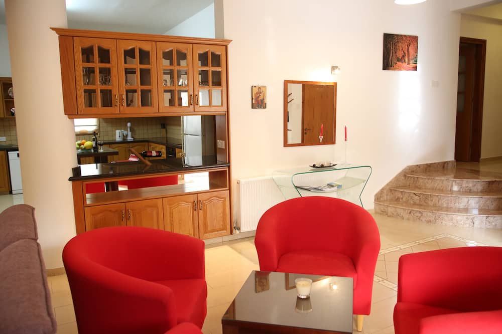 Photo of Livingroom in Theletra