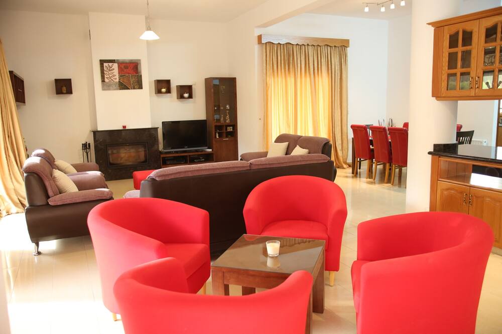 Photo of Livingroom in Theletra