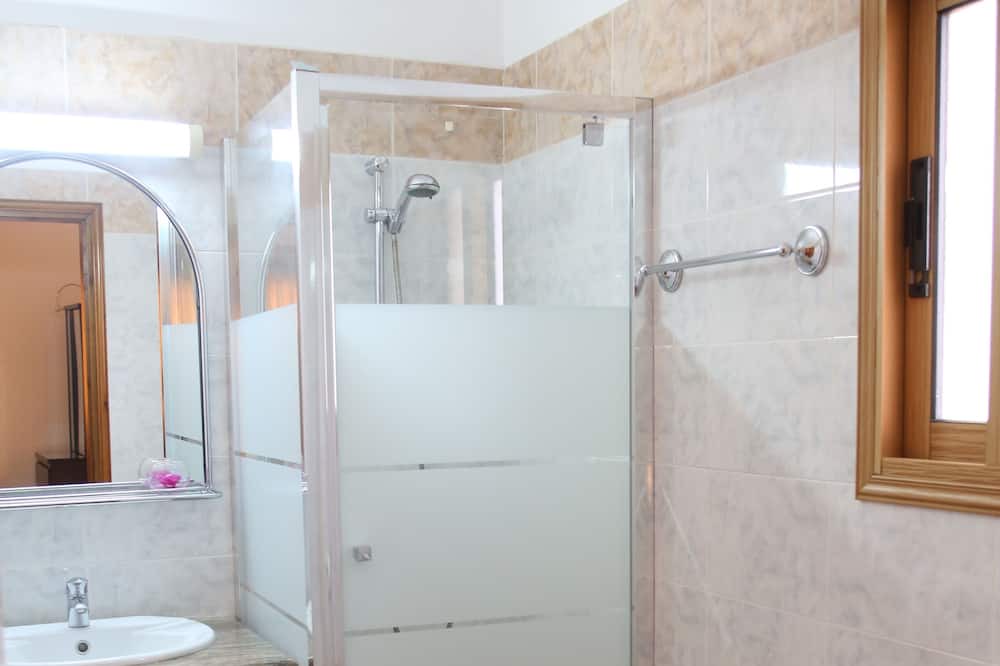 Photo of Bathroom in Theletra