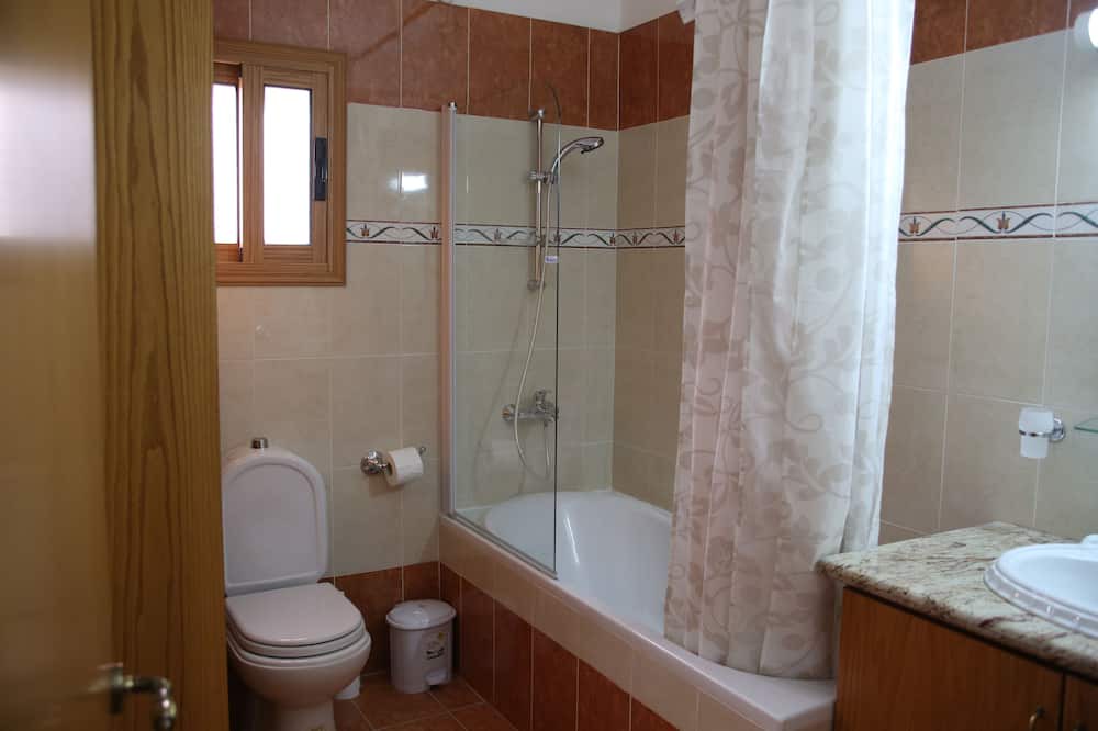 Photo of Bathroom in Theletra